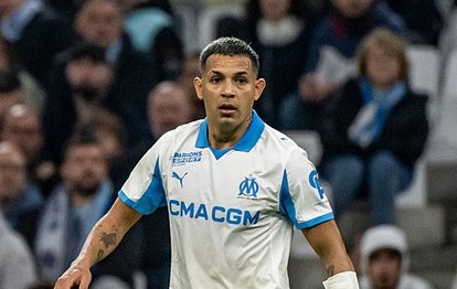 "Beşiktaş'ta Savunma Taktikleri: Agbadou'nun Yeni Partneri Kim?"