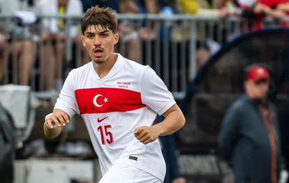 "Milli Futbolcumuz Yusuf Akçiçek'ten Sağlık Durumu Güncellemesi: Fıtık Ameliyatı Başarıyla Gerçekleşti!"